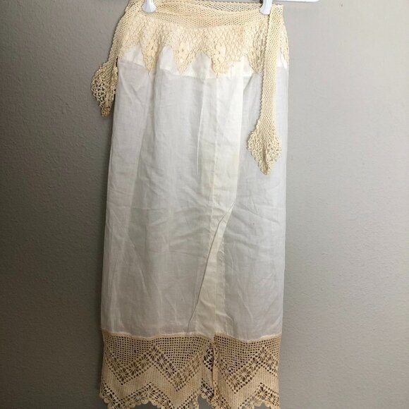 Gorgeous Handcrafted Linen & Crocheted Lace Apron - Picture 2 of 9